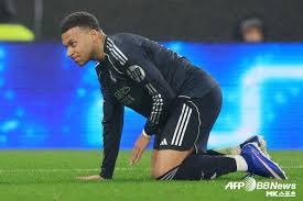 中超-克雷桑双响卡扎传射 泰山4-1津门虎3轮不败